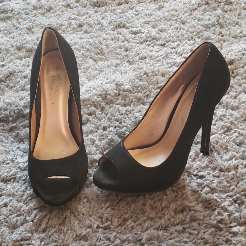 High Heels - Picture 2 of 6